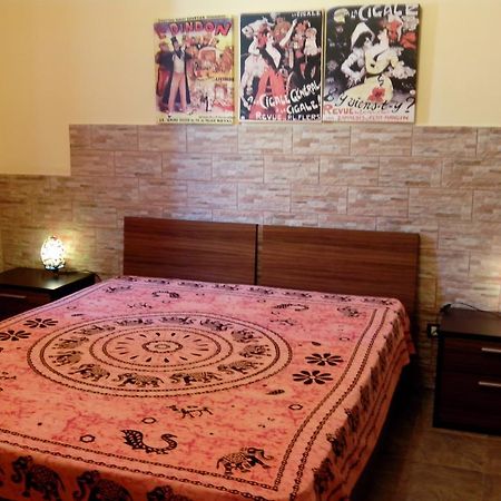 Bed&Breakfast La Casetta Сант'Алессіо-Сікуло Номер фото