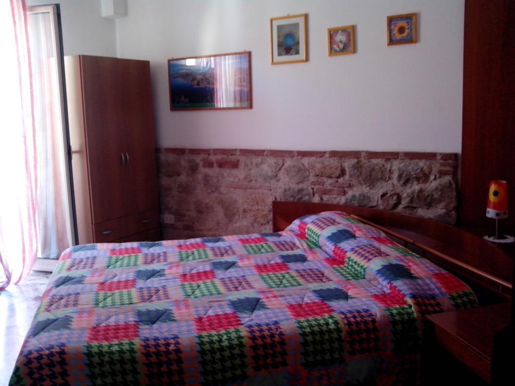 Bed&Breakfast La Casetta Сант'Алессіо-Сікуло Номер фото